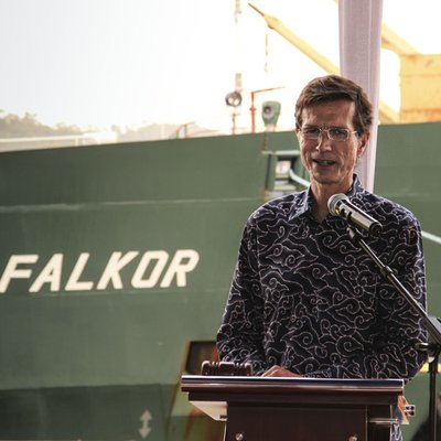 R/V Falkor (too)